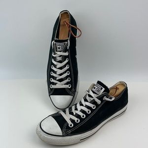 Chuck Taylors all stars Convers men’s 9 women’s 11